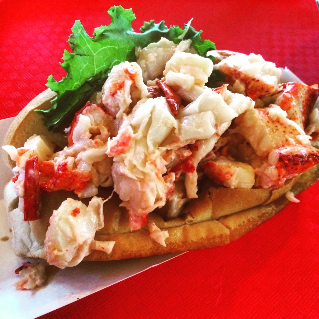 lobster-roll-thurstons-lobster-pound-tremont-maine